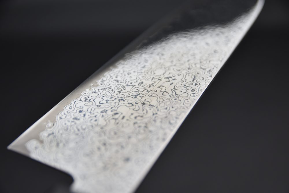 Hatsukokoro Sunaarashi VG10 Kurozome Nickel Damascus Santoku 180mm Teak