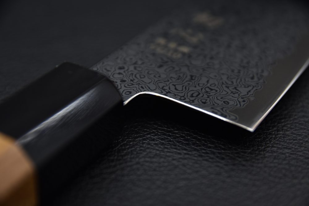 Hatsukokoro Sunaarashi VG10 Kurozome Nickel Damascus Santoku 180mm Teak