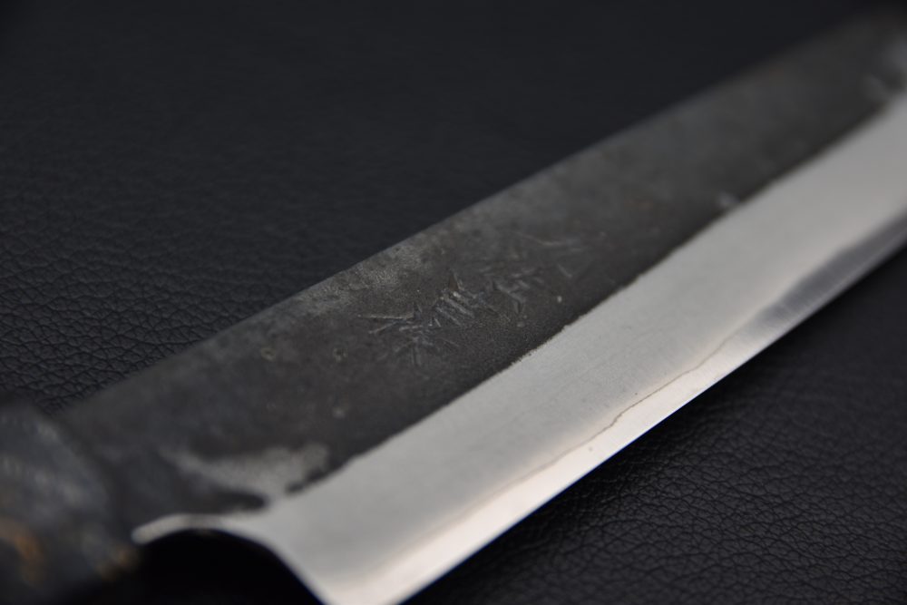 Yoshida Hamono HAP 40 Kiritsuke Petty 135mm Kurouchi Loupe d'érable (Rouge)