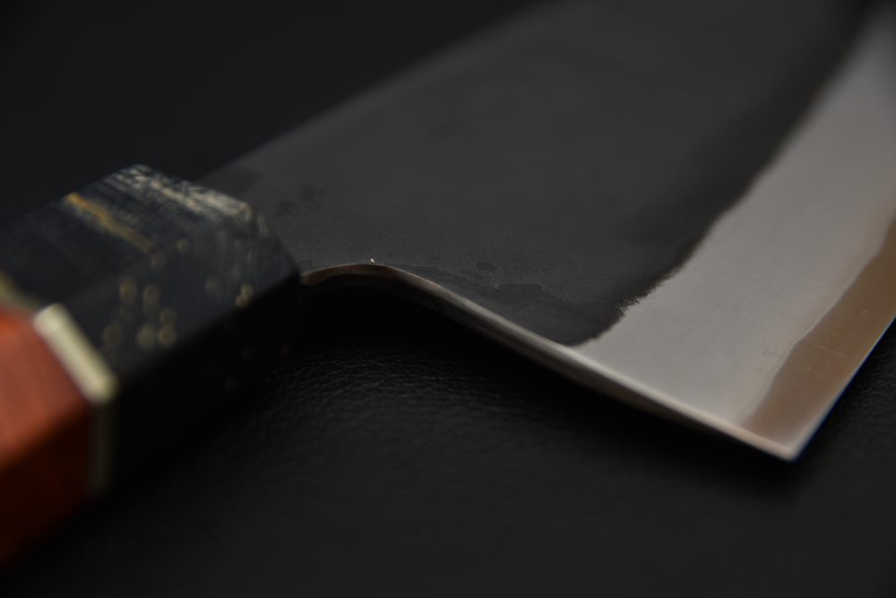 Yoshida Hamono HAP 40 Gyuto 240mm Kurouchi Loupe D'érable (Rouge)