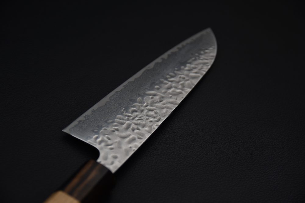 Hitohira Futana Stainless Tsuchime Damascus Santoku Cerisier