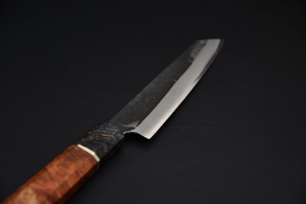 Yoshida Hamono HAP 40 Kiritsuke Petty 135mm Kurouchi Loupe d'érable (Rouge)