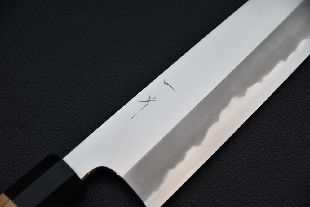 Hitohira Tanaka Kyuzo Aogami #1 Migaki Kiritsuke Gyuto 240mm Cèdre Japonais (Extra Height)