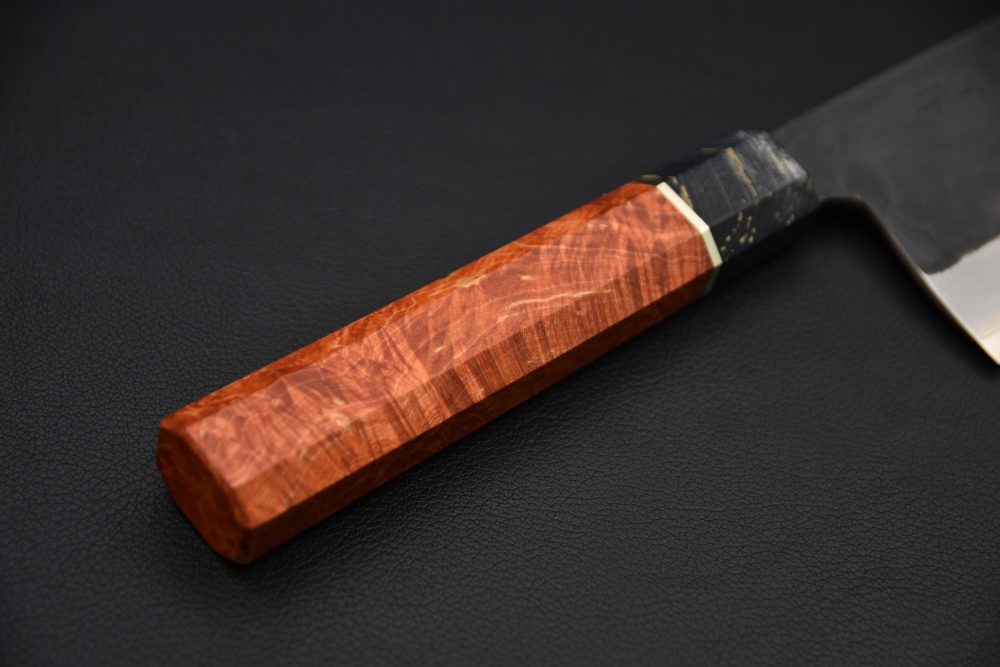 Yoshida Hamono HAP 40 Gyuto 240mm Kurouchi Loupe D'érable (Rouge)