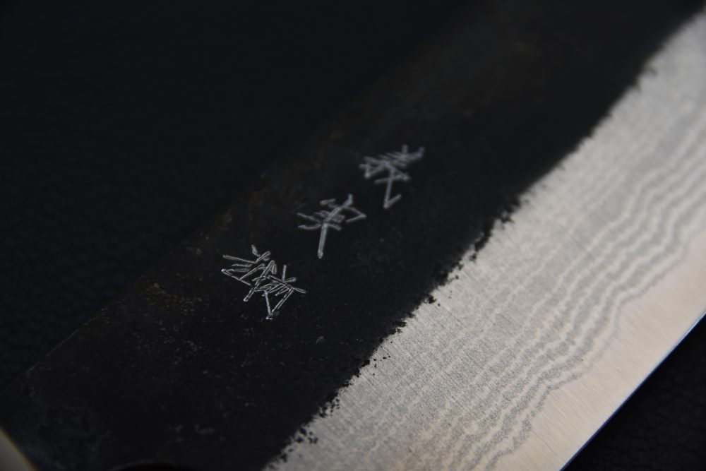 Yoshimi Kato Aogami Super Kurouchi Damascus Santoku 180mm Ébène