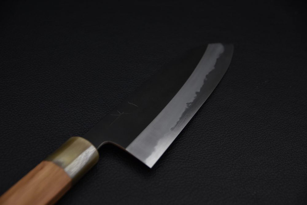 Hitohira Tanaka Kyuzo Aogami #1 Kurouchi Santoku 180mm Cèdre Yakusugi