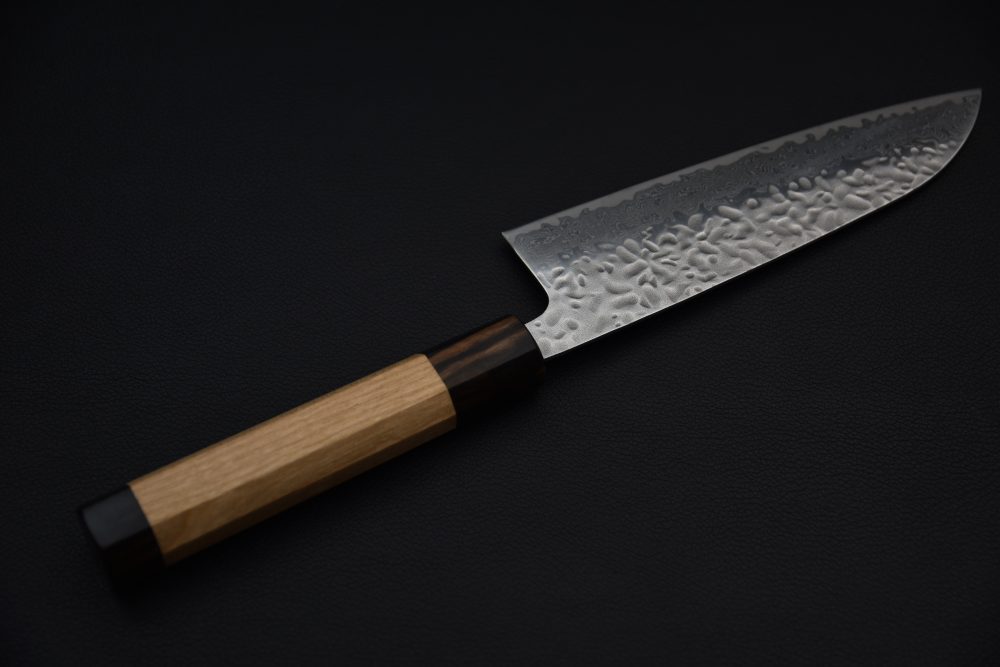 Hitohira Futana Stainless Tsuchime Damascus Santoku Cerisier