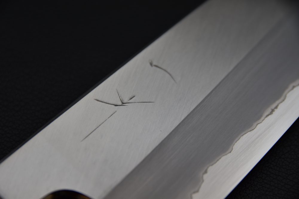 Hitohira Togashi Aogami #1 Migaki Santoku 180mm Taihei Makassar Ébène