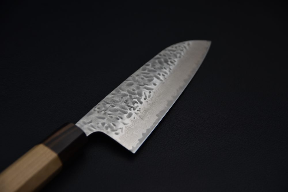 Hitohira Futana Stainless Tsuchime Damascus Santoku Cerisier