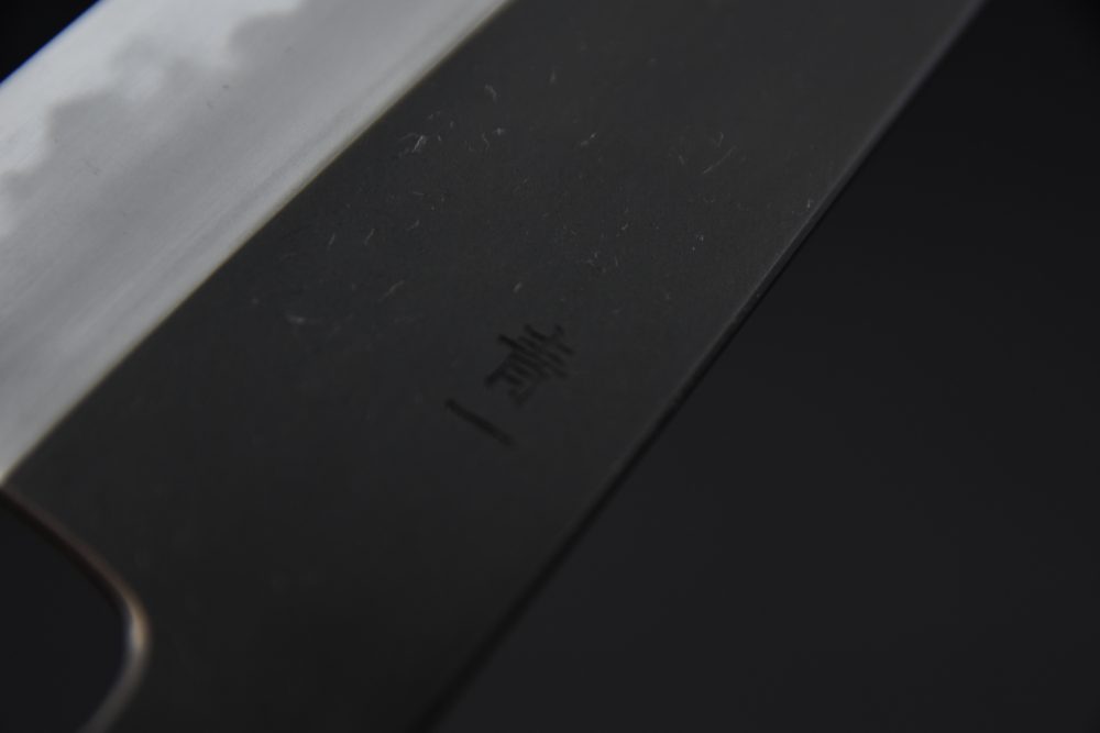 Hitohira Tanaka Kyuzo Aogami #1 Kurouchi Santoku 180mm Cèdre Yakusugi