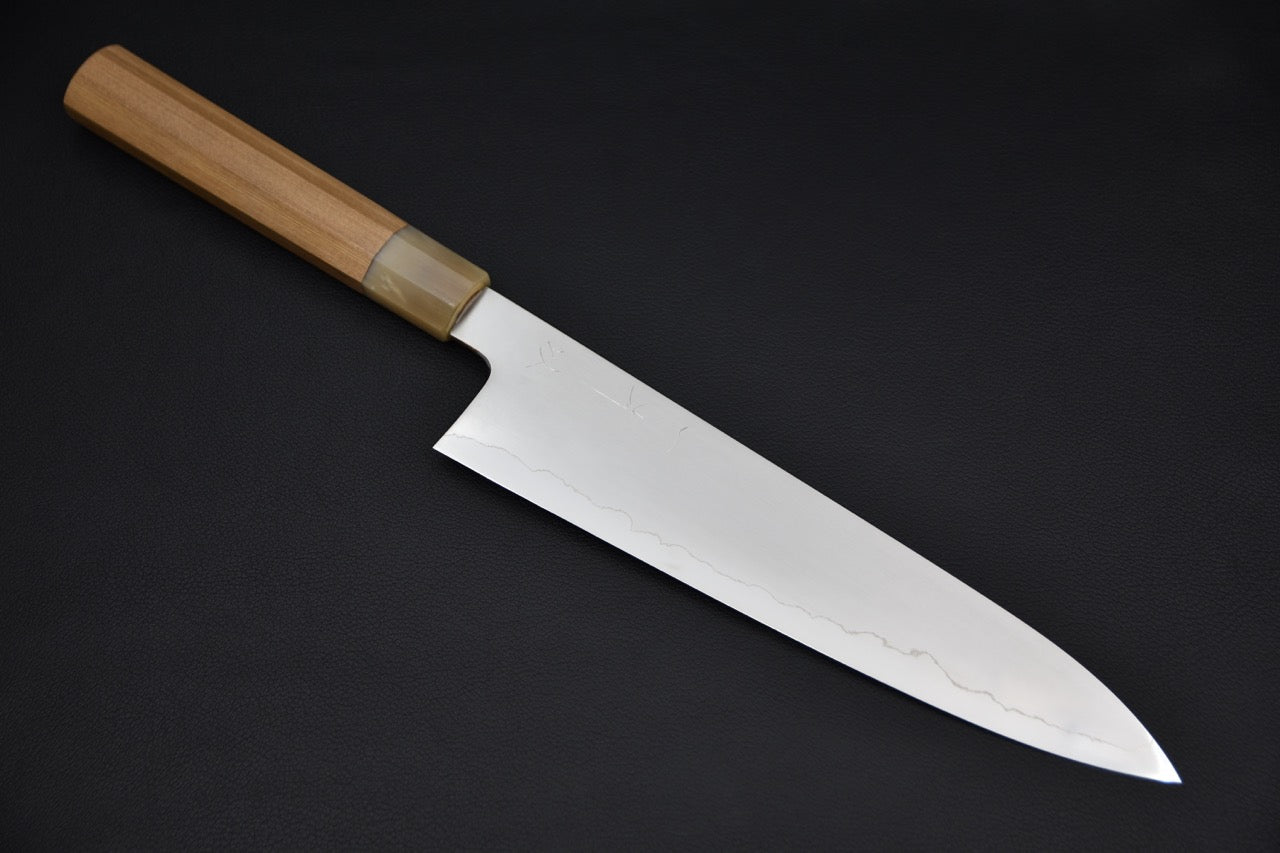 Hitohira Kikuchiyo Izo Ginsan Gyuto 240mm Cèdre Yagusi
