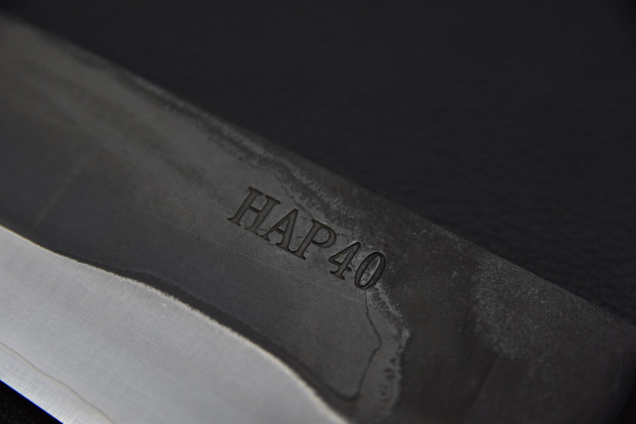 Yoshida Hamono HAP 40 Gyuto 210mm Kurouchi Loupe D'érable (Rouge)